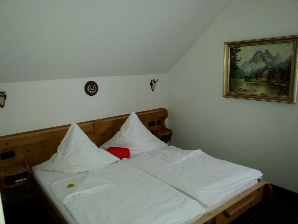 ホテルBrucker Gastehaus フュルステンフェルトブルック 部屋 写真