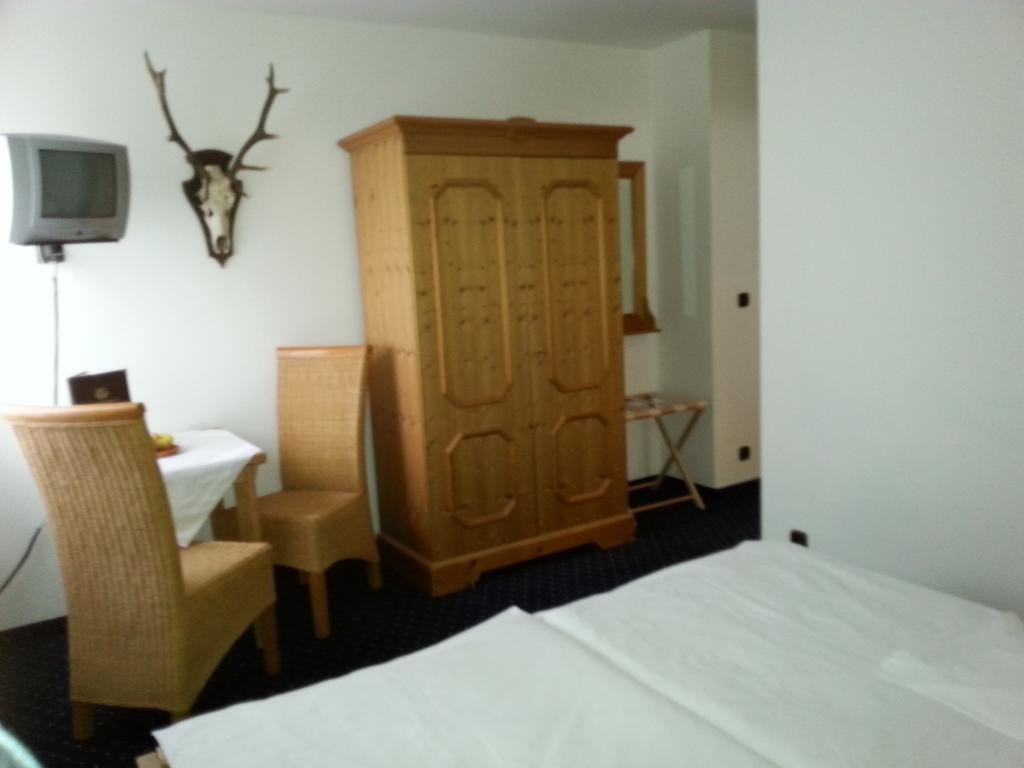 ホテルBrucker Gastehaus フュルステンフェルトブルック 部屋 写真